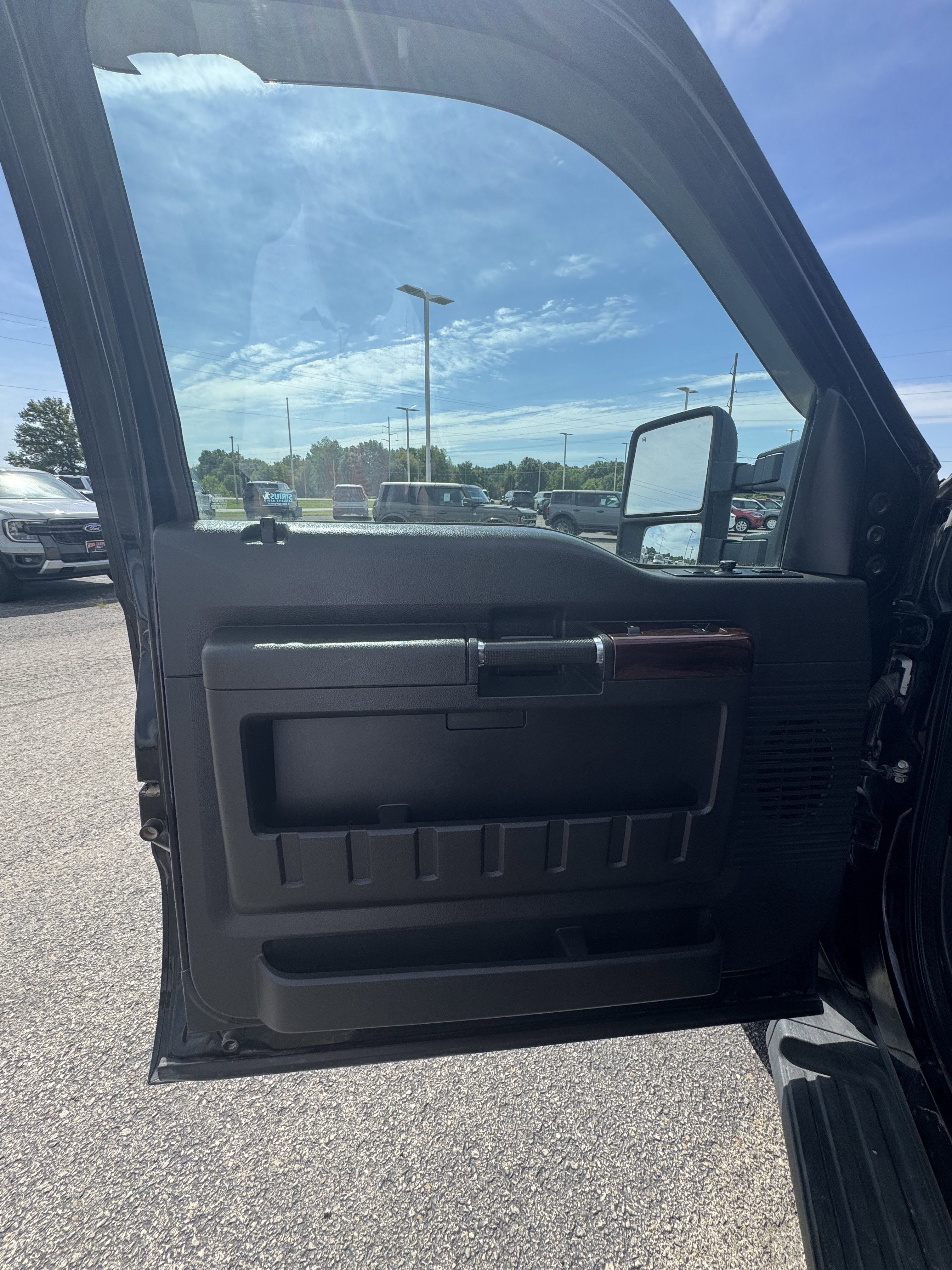2010 Ford Super Duty F-550 DRW Lariat