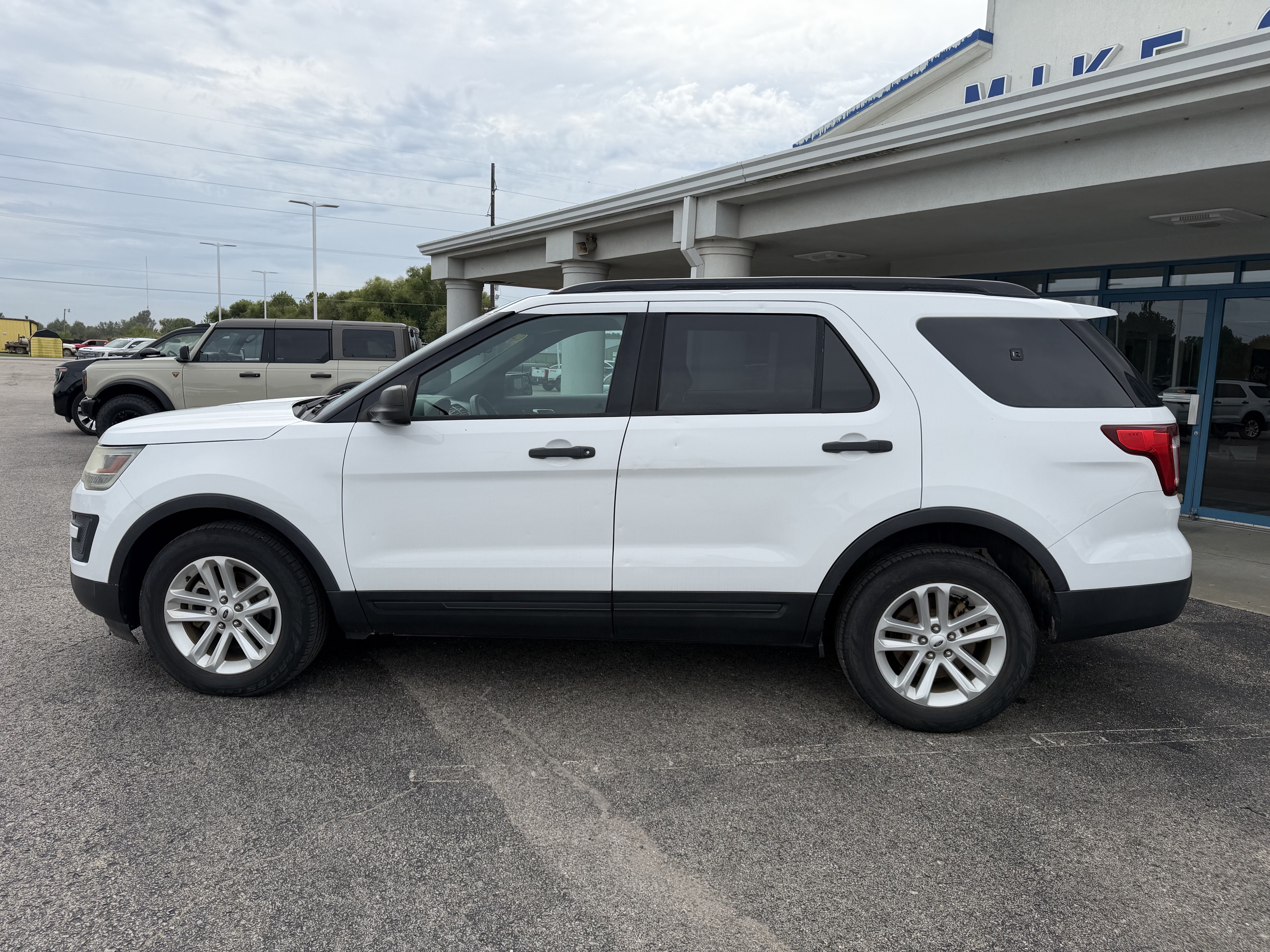 2017 Ford Explorer Base