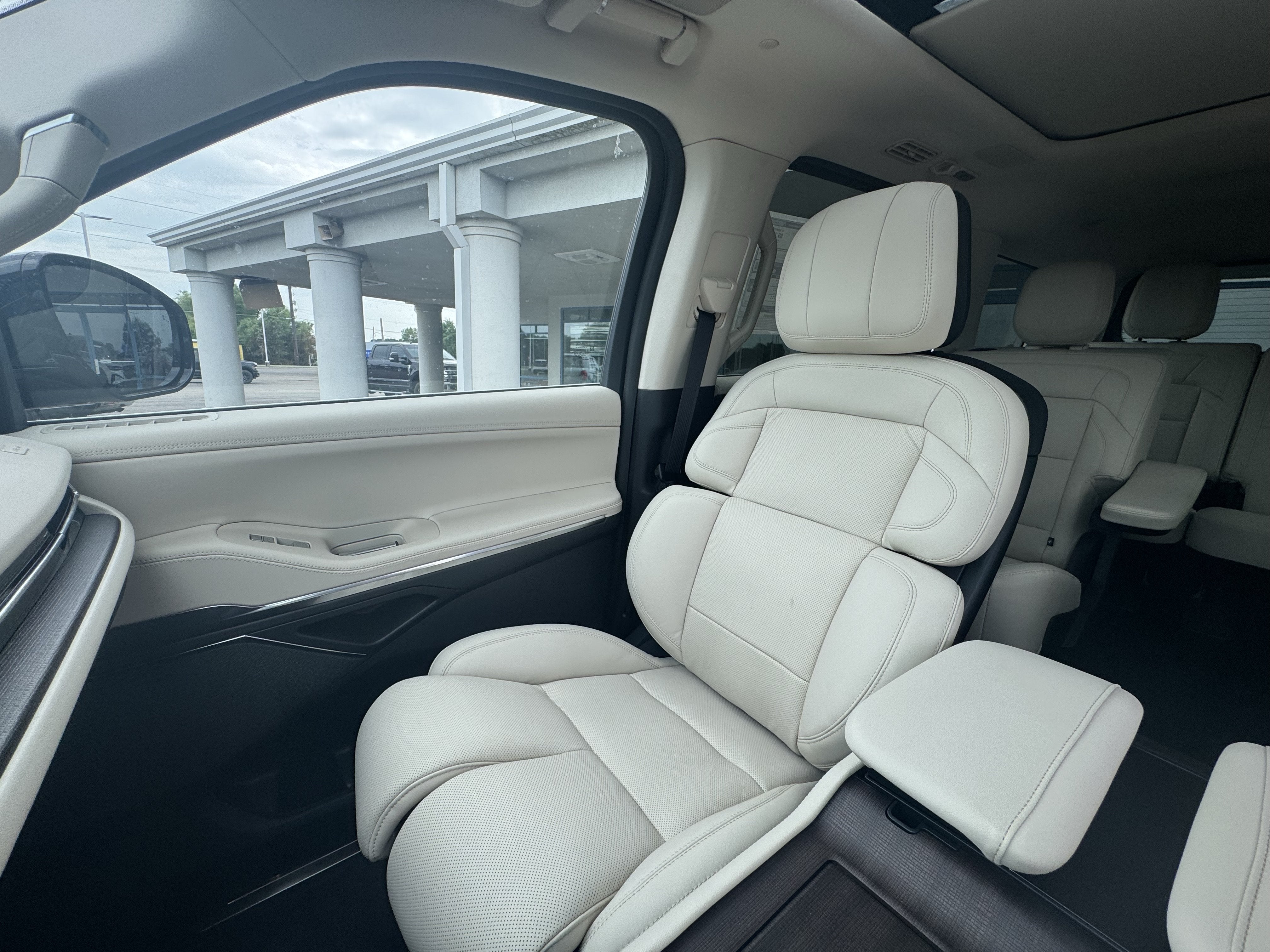 2027 Lincoln Navigator Reserve