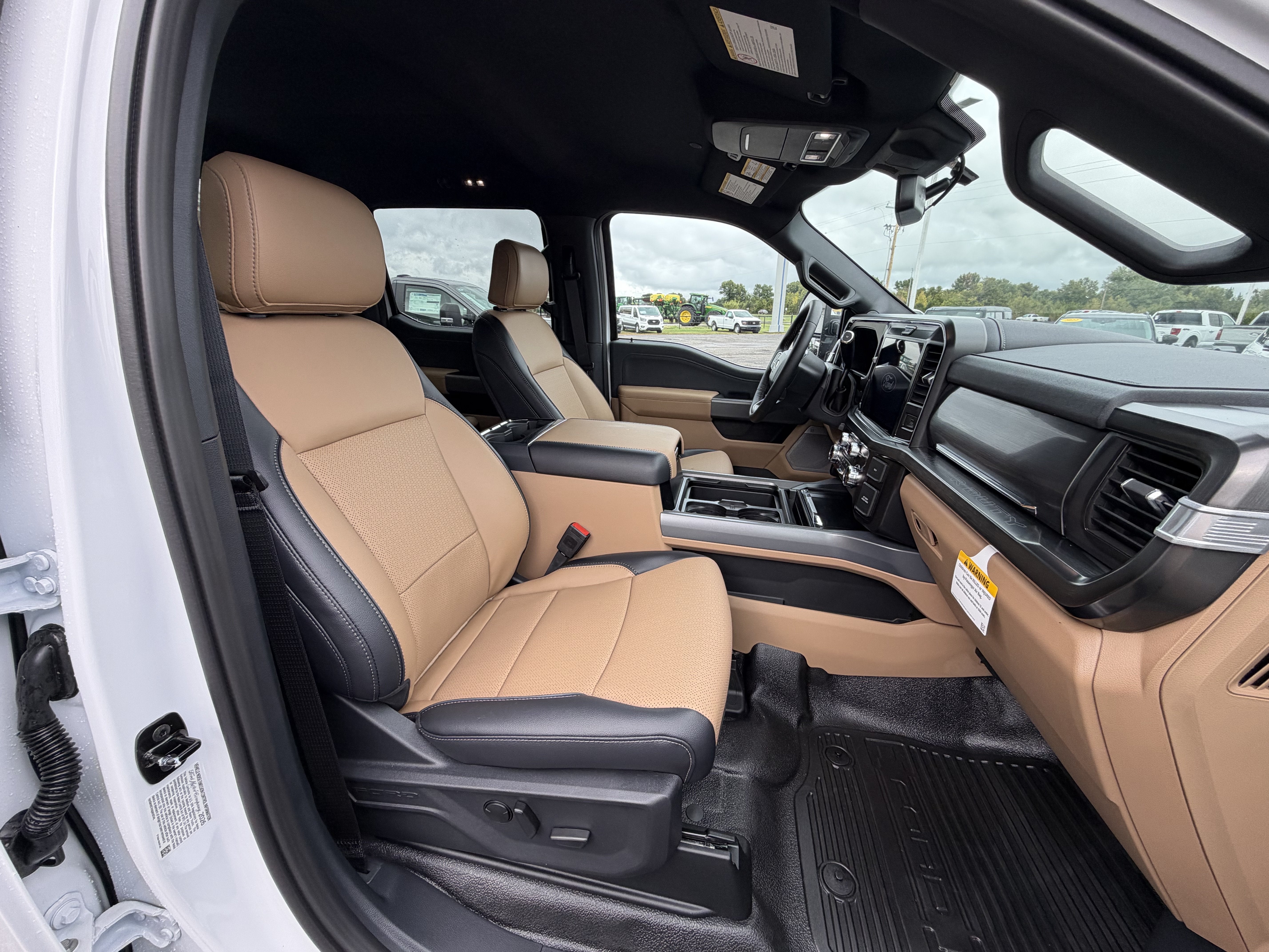 2027 Ford Super Duty F-350 SRW F-350® Lariat®