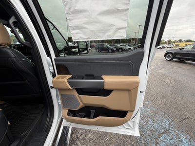 2027 Ford Super Duty F-350 SRW F-350® Lariat®