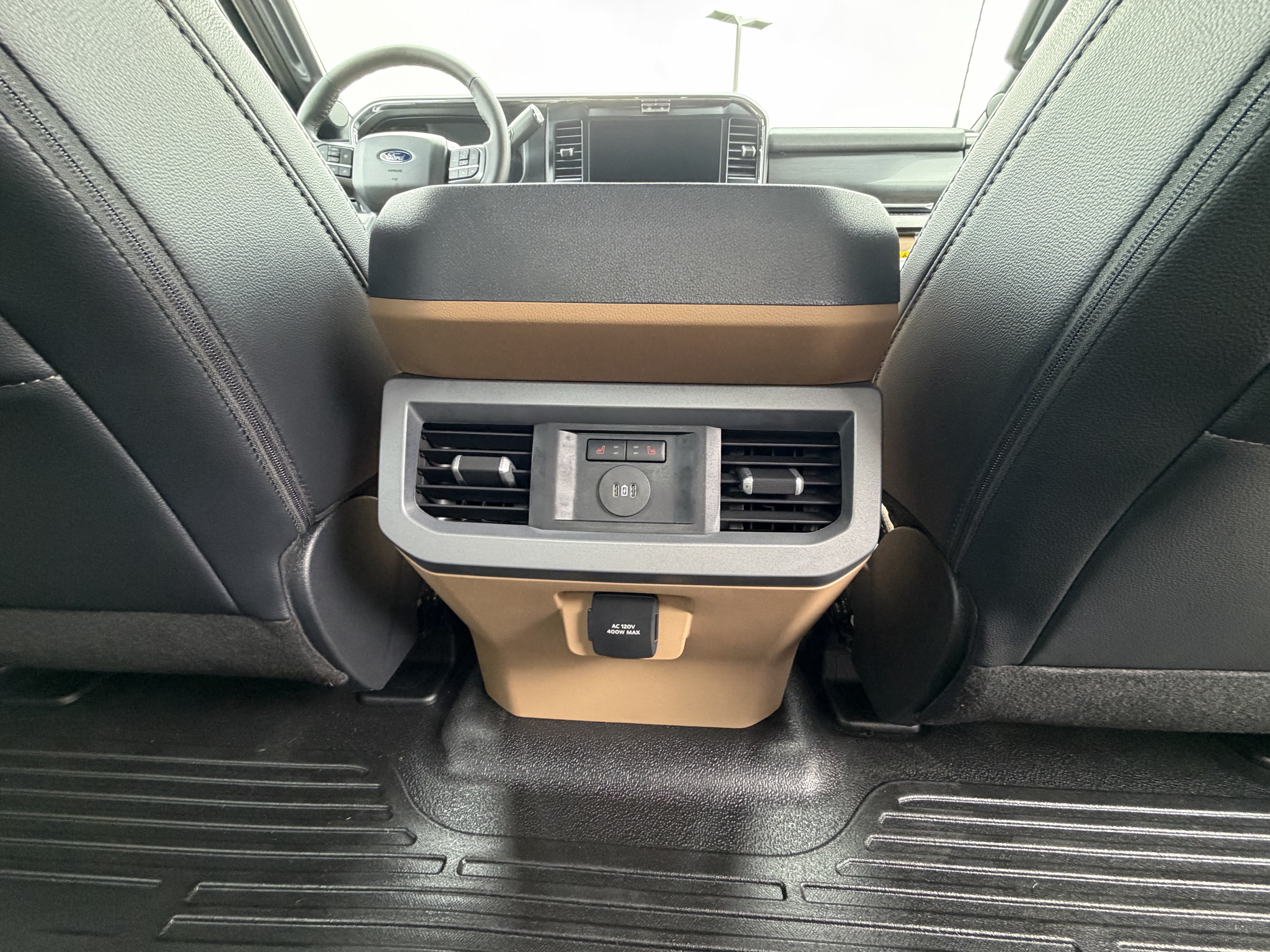 2027 Ford Super Duty F-350 SRW F-350® Lariat®
