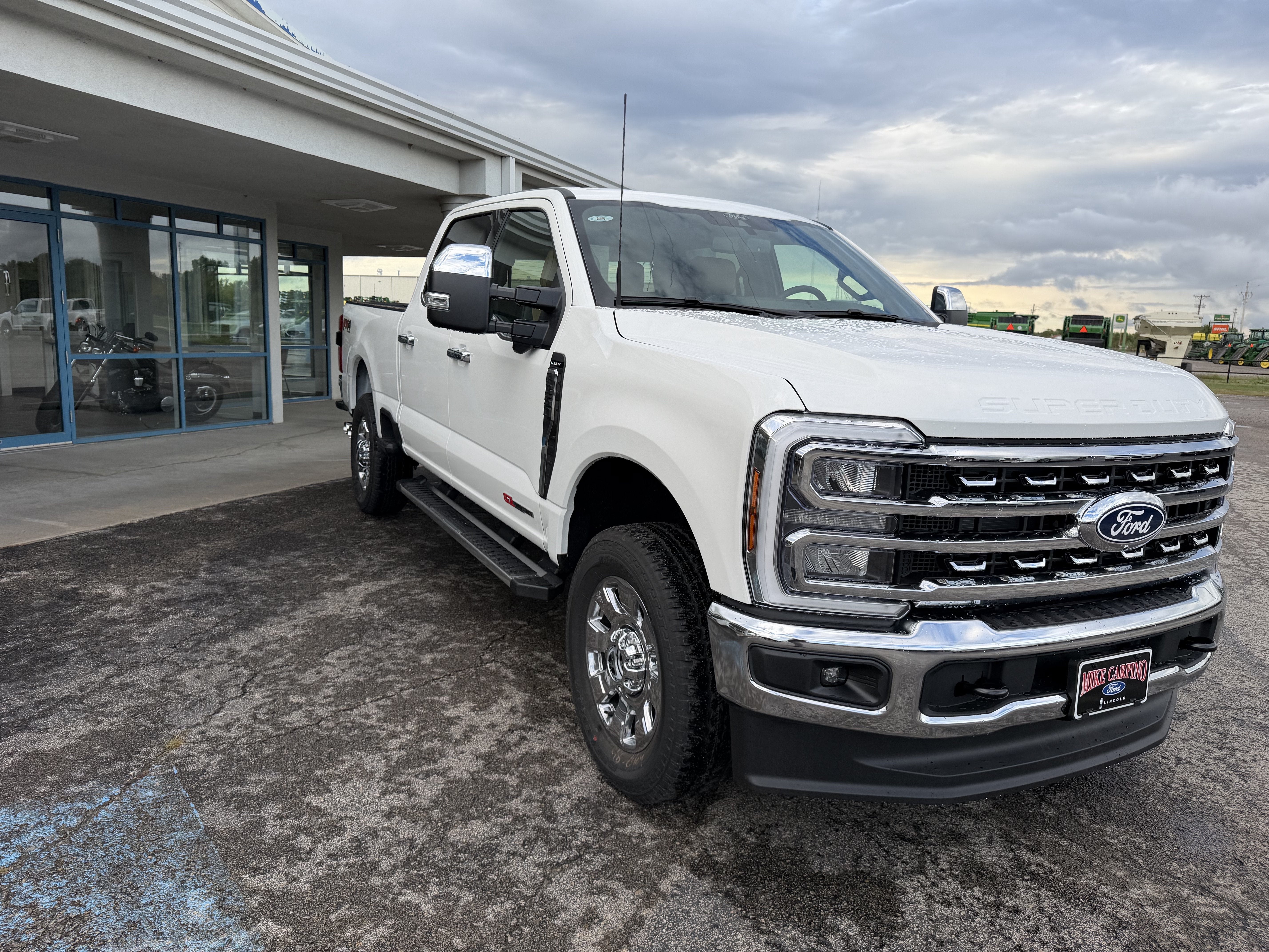 2027 Ford Super Duty F-350 SRW F-350® Lariat®