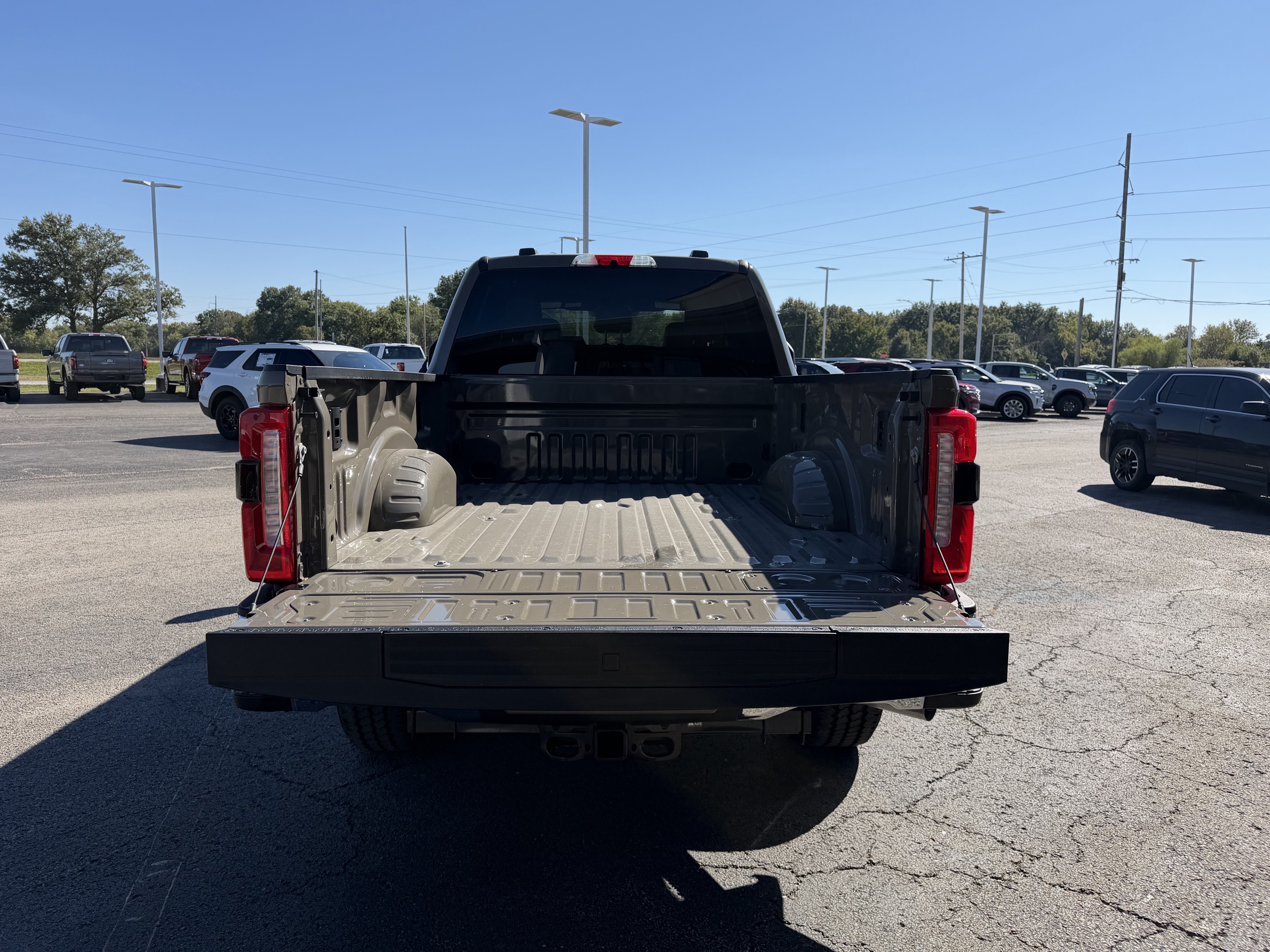 2027 Ford Super Duty F-350 SRW F-350® Lariat®