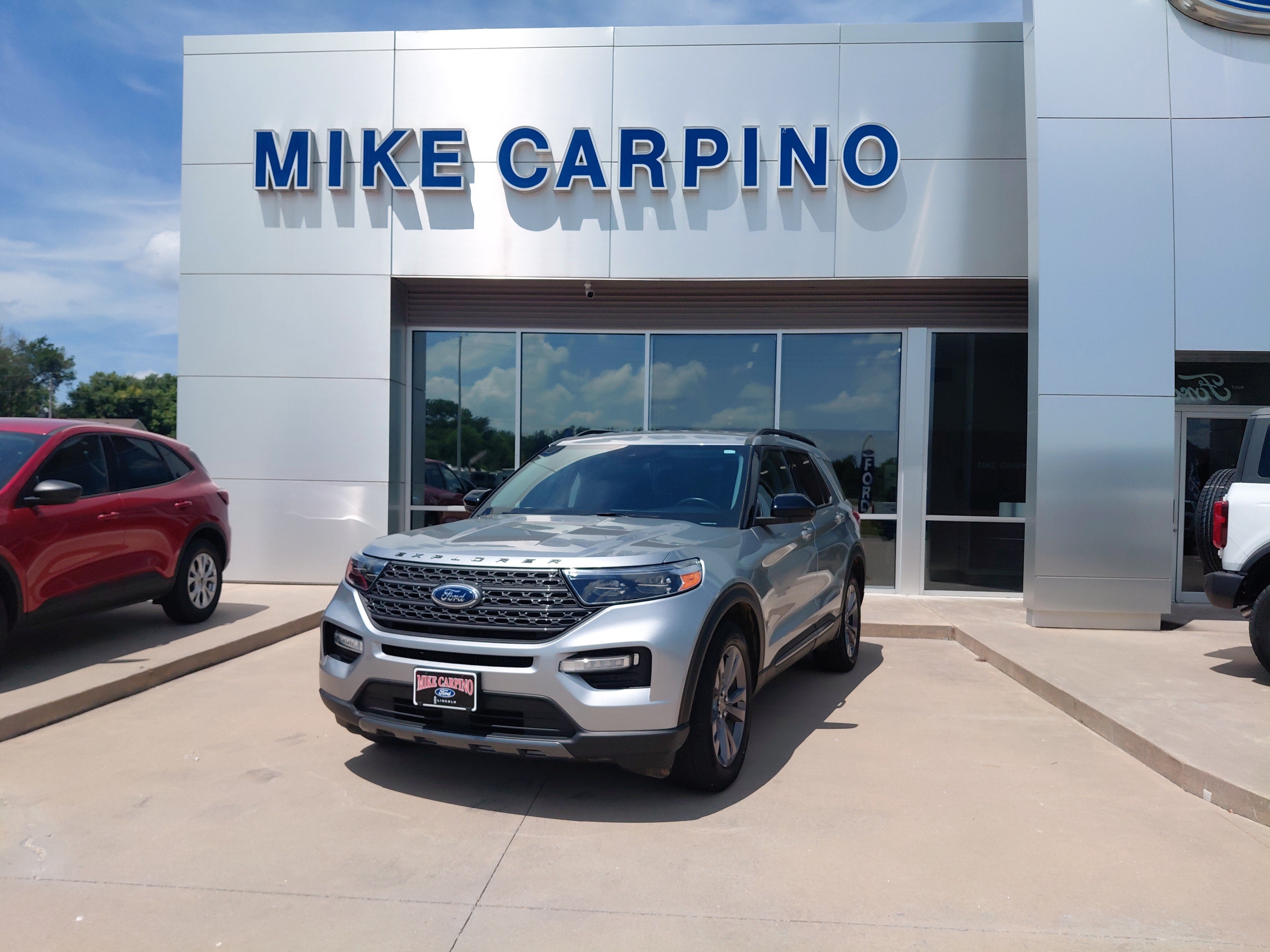 2022 Ford Explorer XLT 4WD's photo