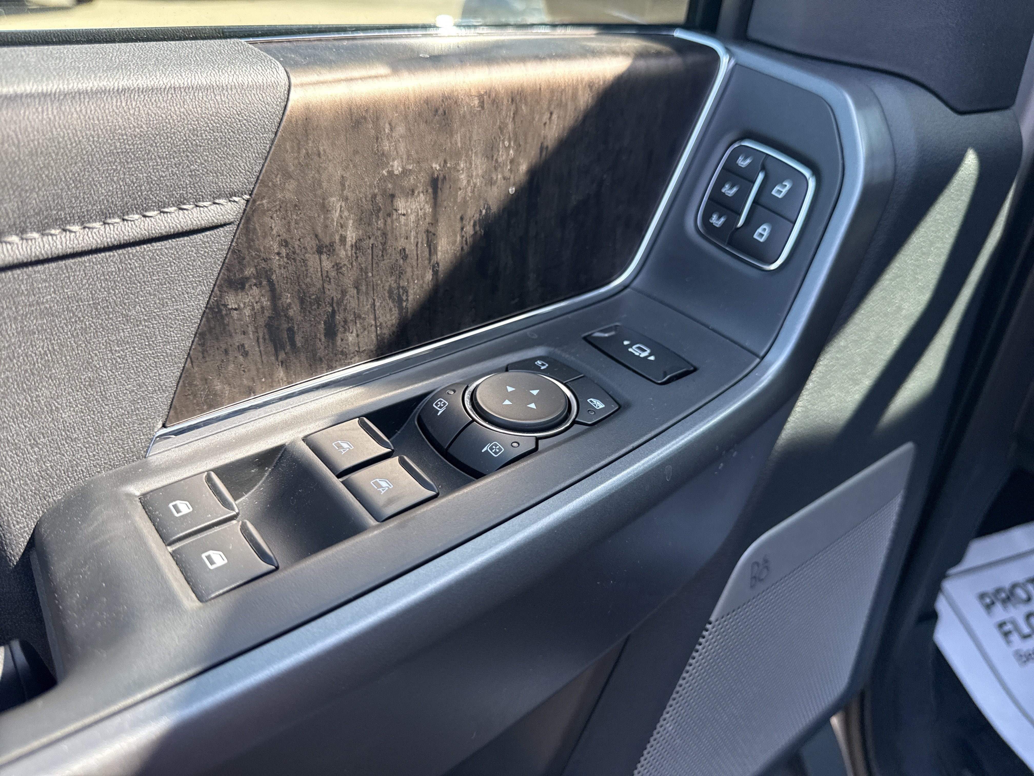 2027 Ford Super Duty F-250 SRW F-250® Lariat®