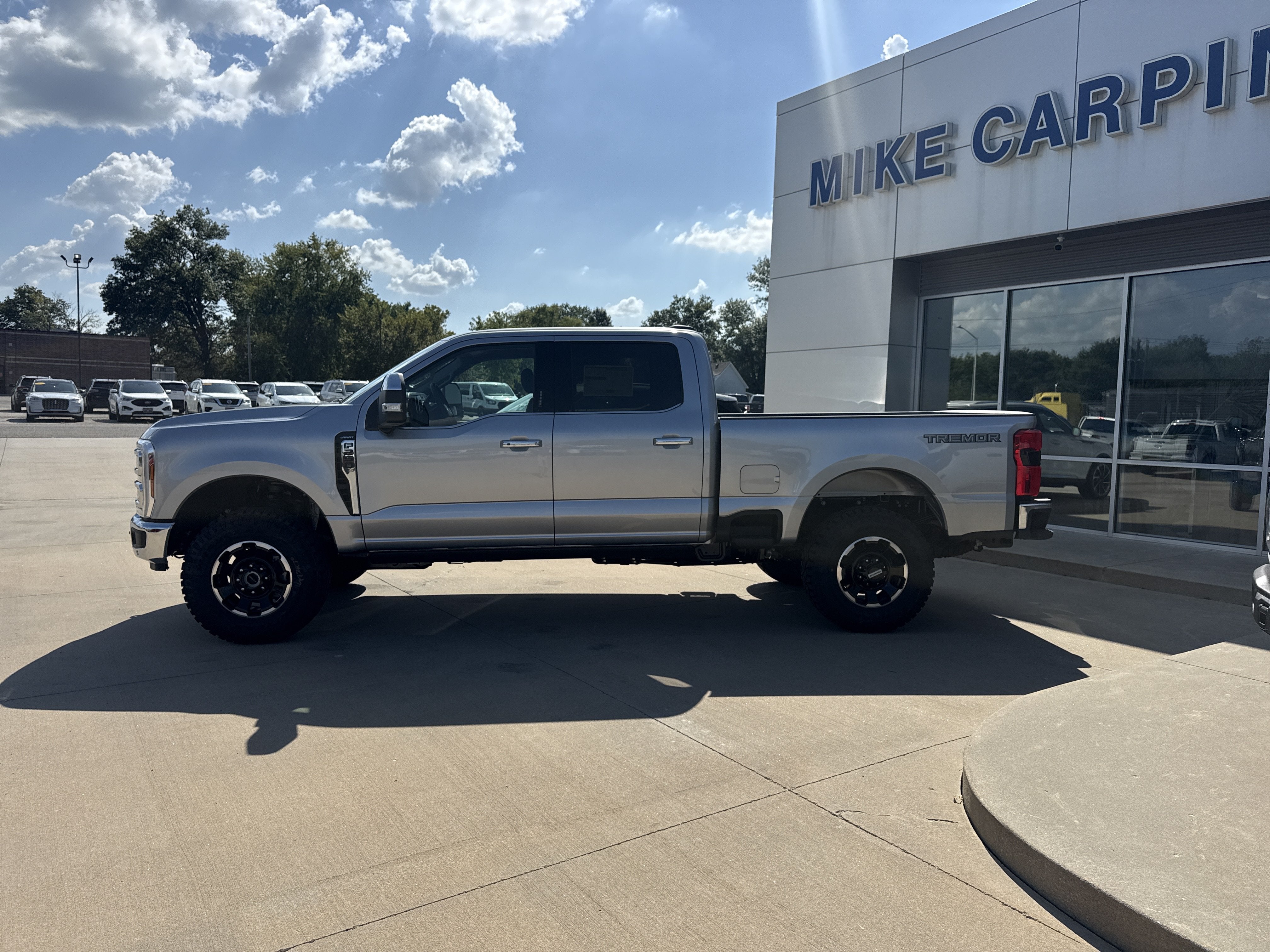 2027 Ford Super Duty F-250 SRW F-250® Lariat®