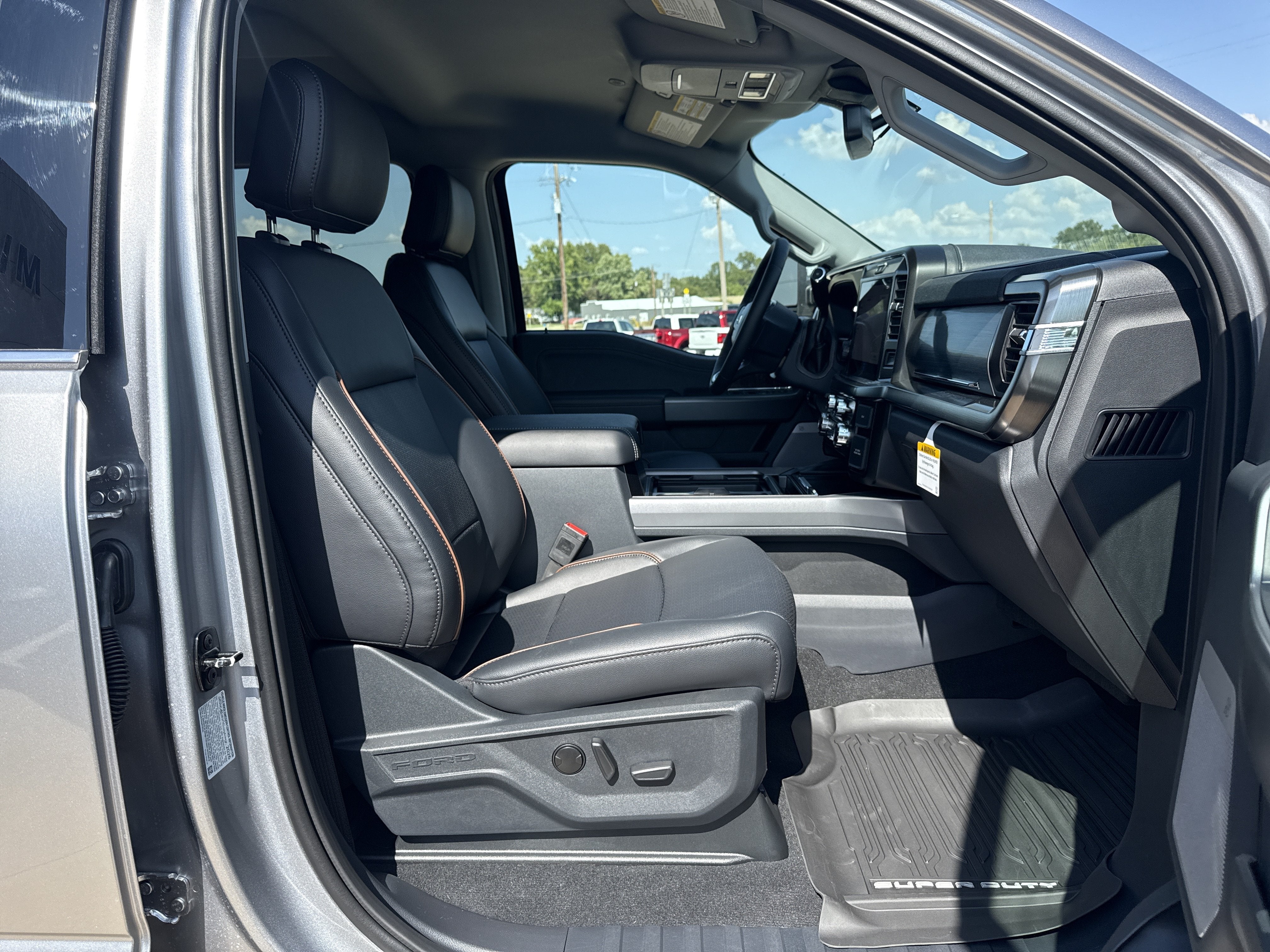 2027 Ford Super Duty F-250 SRW F-250® Lariat®