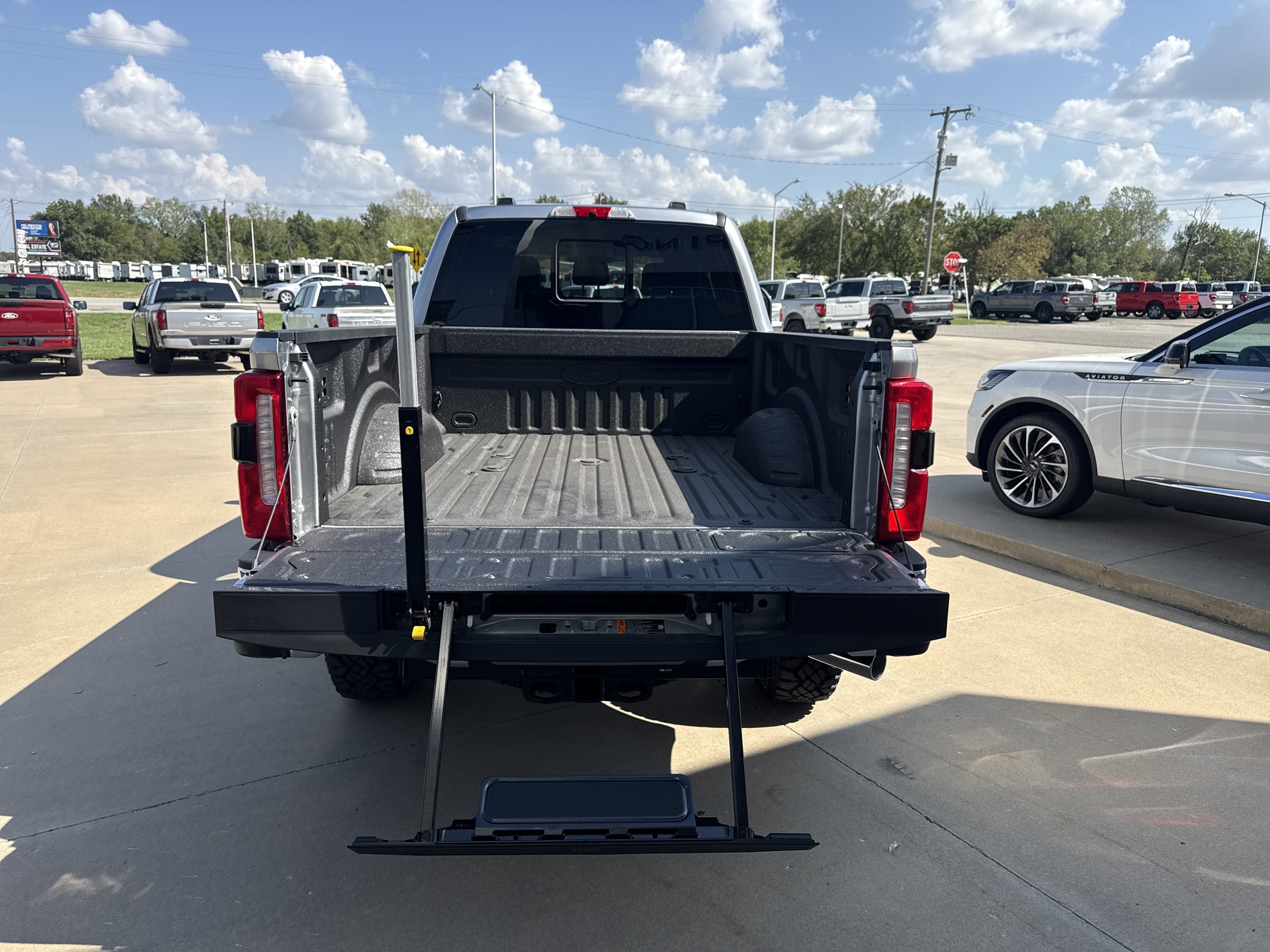 2027 Ford Super Duty F-250 SRW F-250® Lariat®
