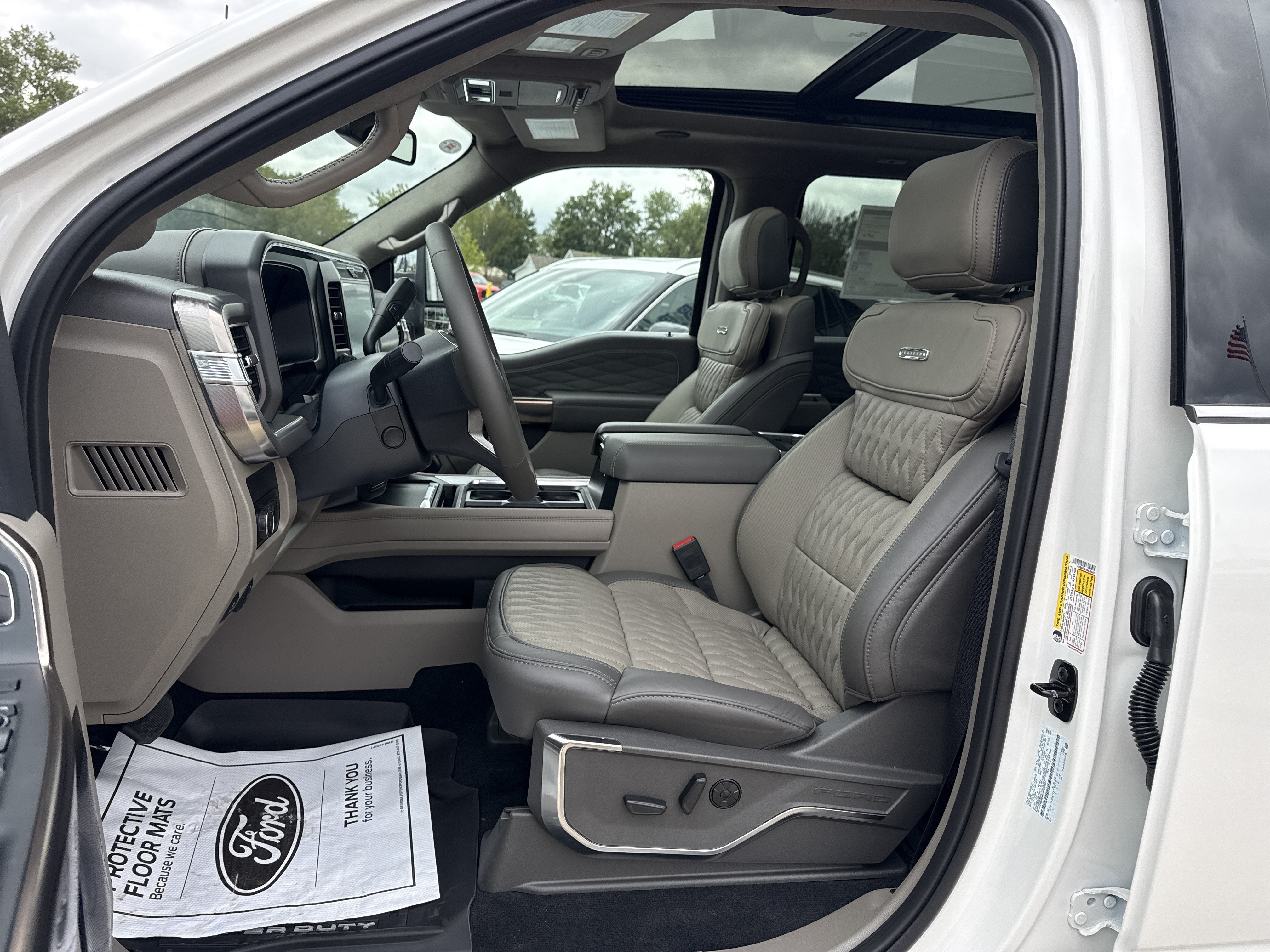 2027 Ford Super Duty F-450 DRW F-450® Platinum®