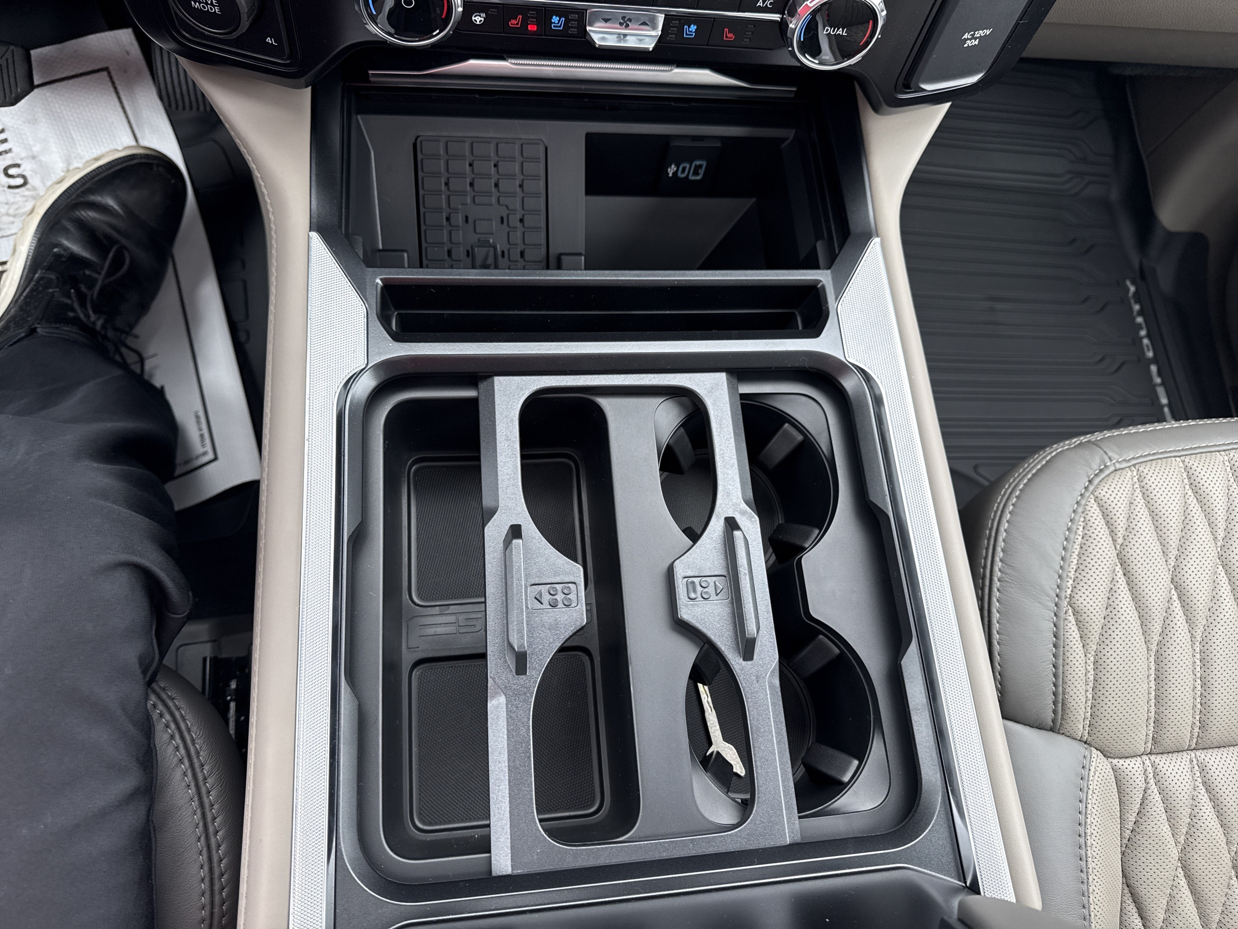 2027 Ford Super Duty F-450 DRW F-450® Platinum®