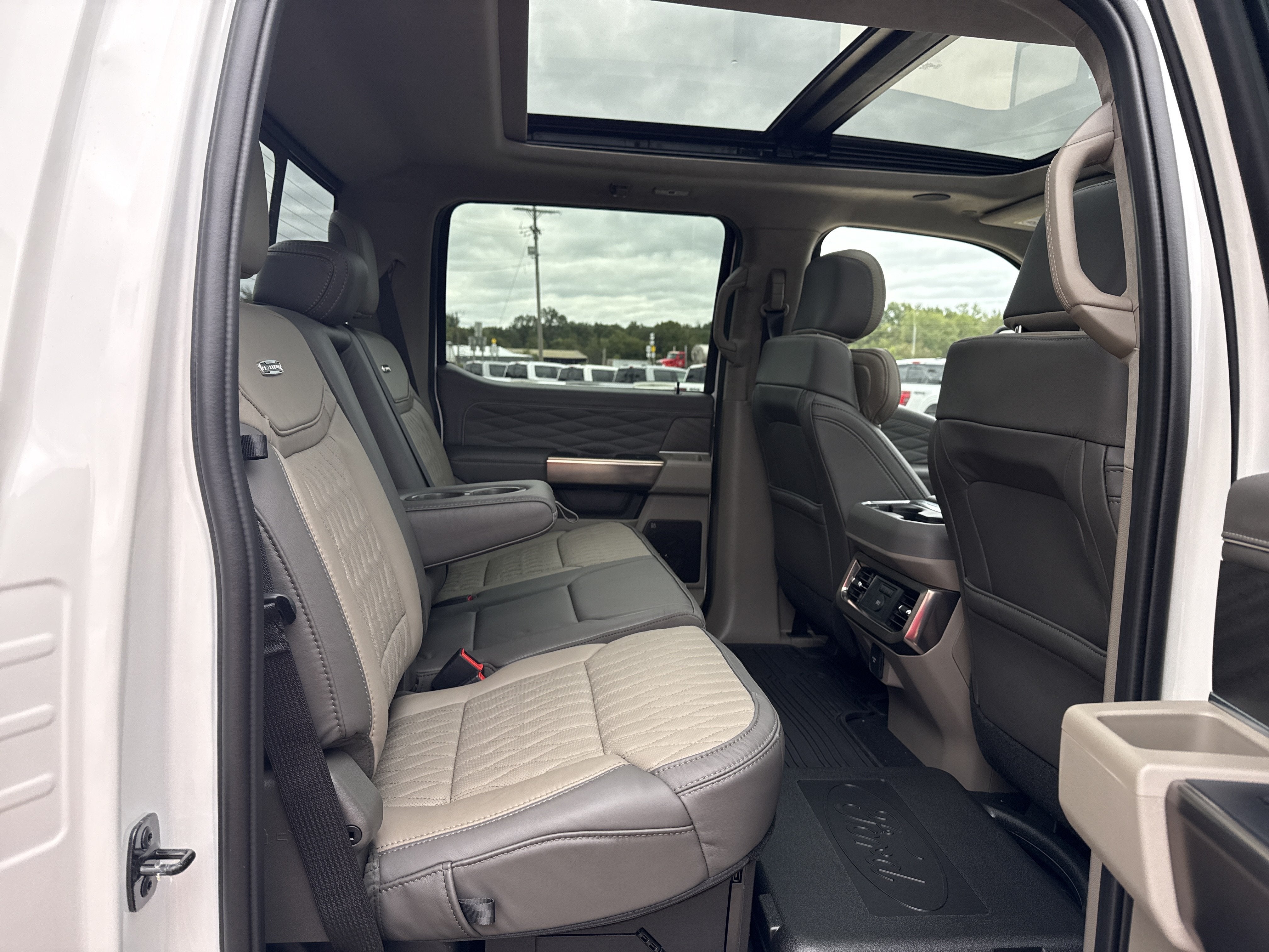 2027 Ford Super Duty F-450 DRW F-450® Platinum®