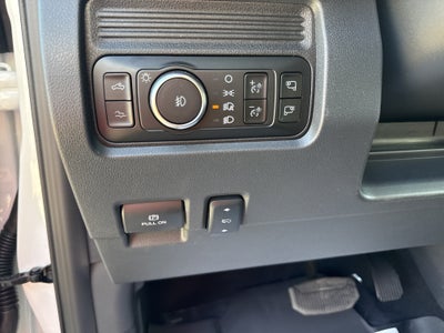 2027 Ford Super Duty F-450 DRW Plat