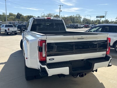 2027 Ford Super Duty F-450 DRW Plat