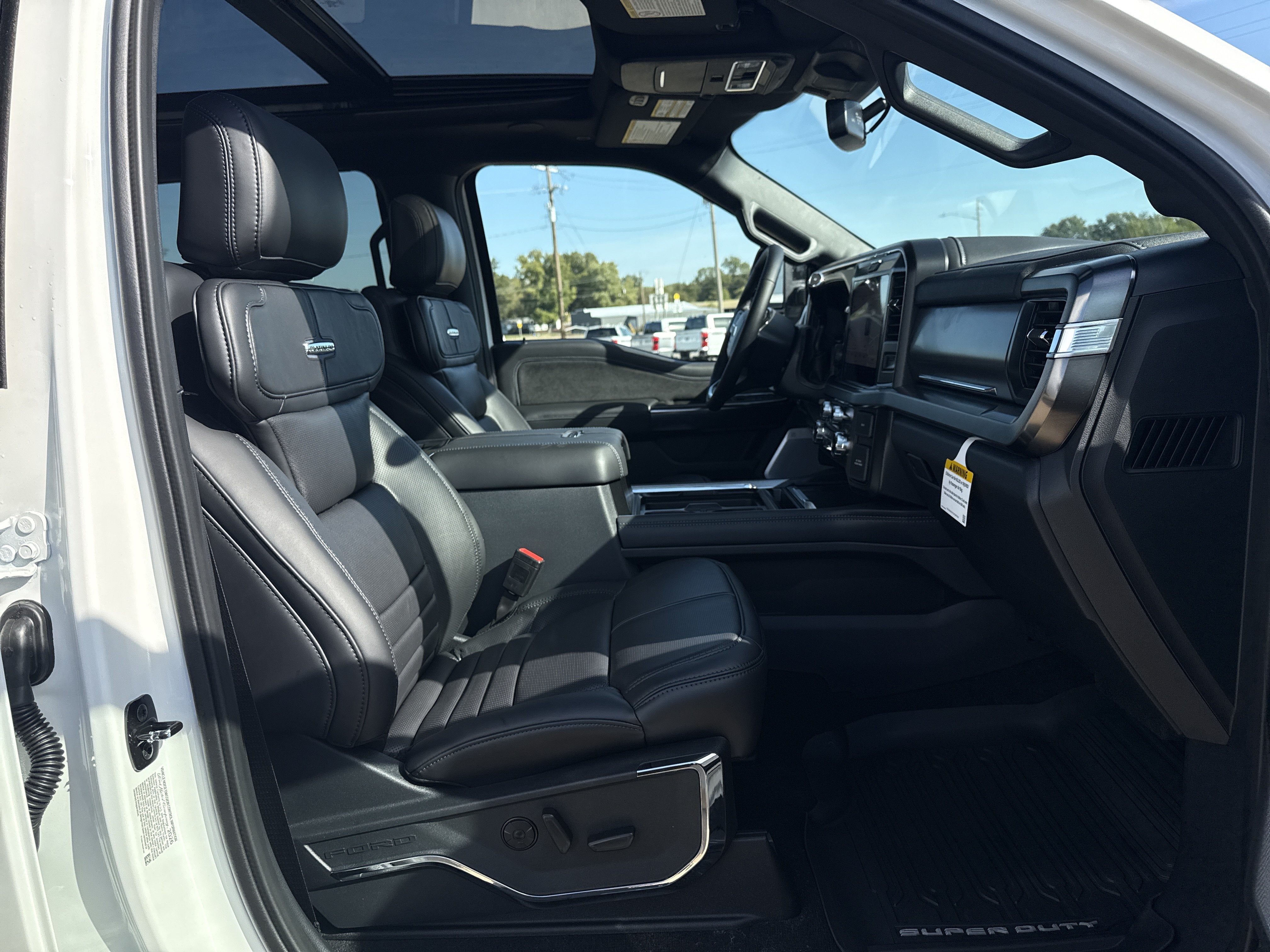 2027 Ford Super Duty F-450 DRW Plat