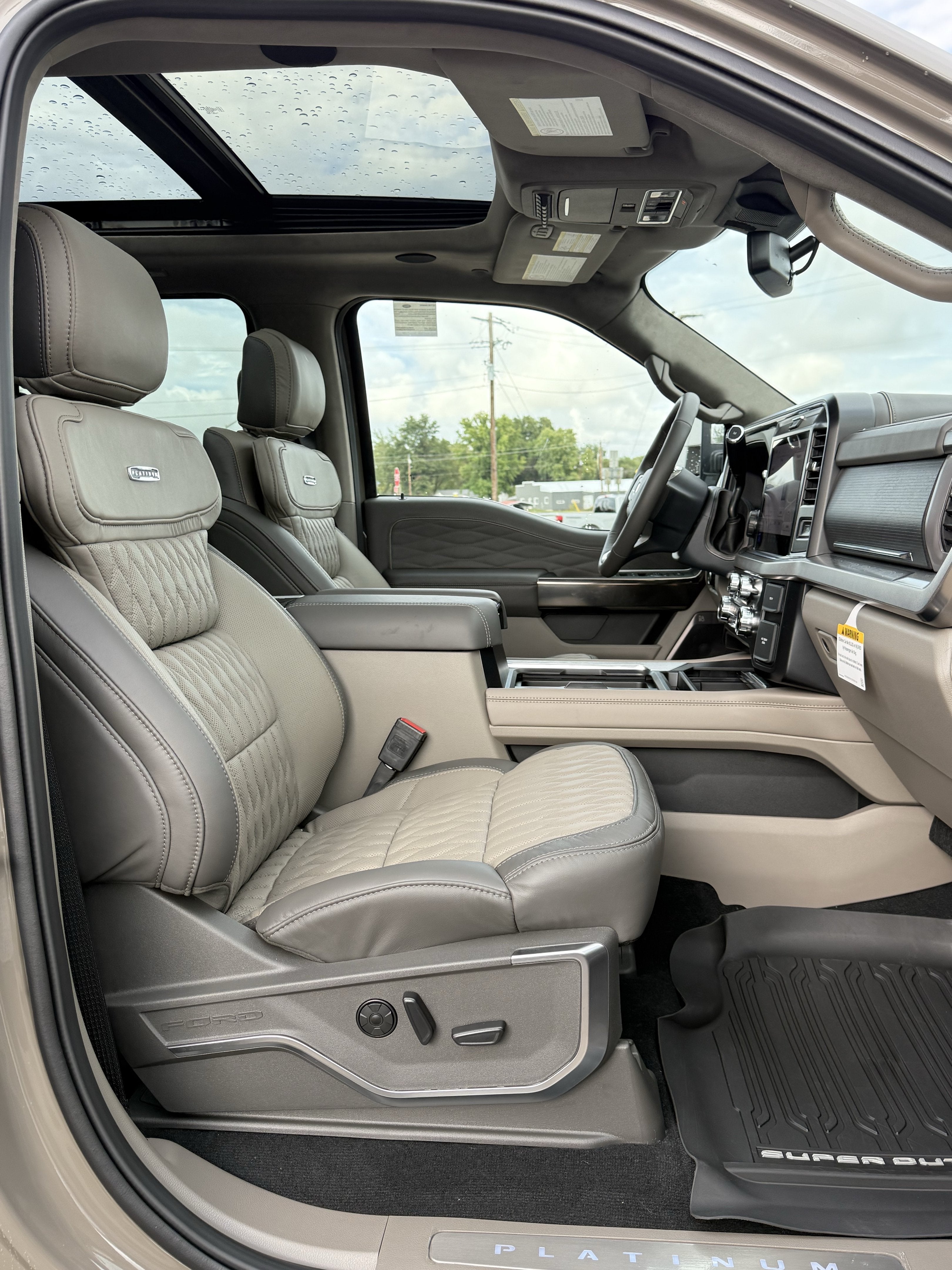 2027 Ford Super Duty F-450 DRW F-450® Platinum®