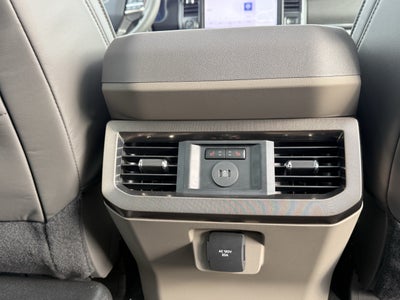 2027 Ford Super Duty F-450 DRW F-450® Platinum®