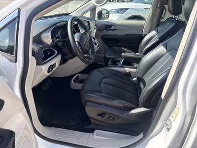 2023 Chrysler Pacifica Hybrid Touring L