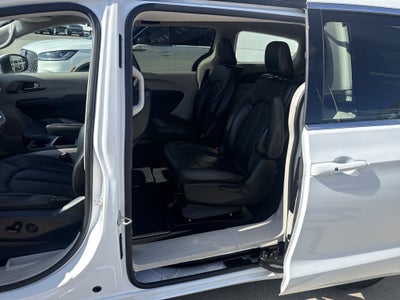 2023 Chrysler Pacifica Hybrid Touring L